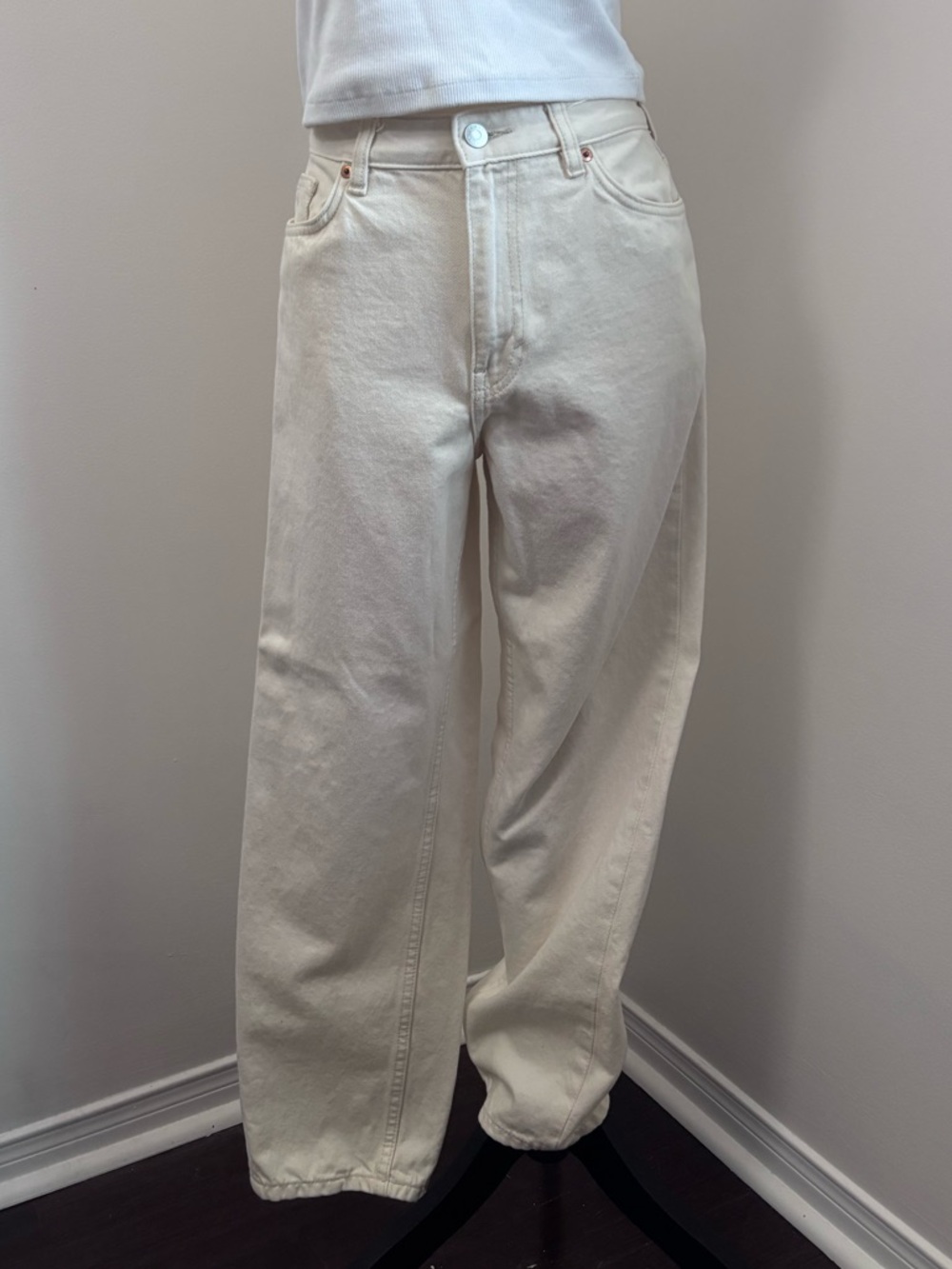 Monki Women’s Light Cream Straight-Leg Jeans Size 26